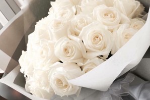 Самый красивый букет белых роз