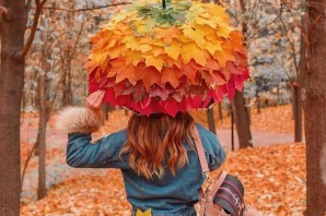 Зонтик украшенный осенними листьями своими руками