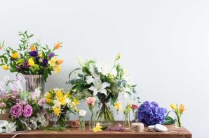 Искусственные цветы на стол