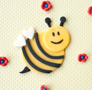 Пчелка из пластилина