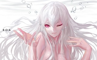 Девушка демон с белыми волосами