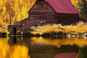 Осенний пейзаж с домиком