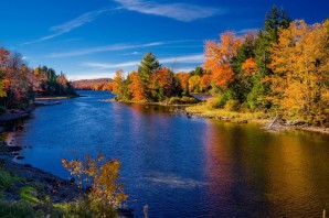 Осенний пейзаж с рекой