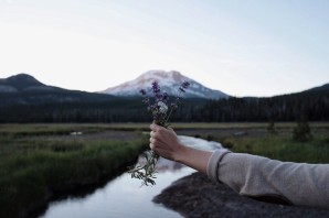 Цветы в руках