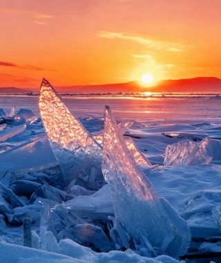 Байкал зимой лед