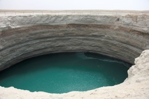 Подземное озеро в Туркмении