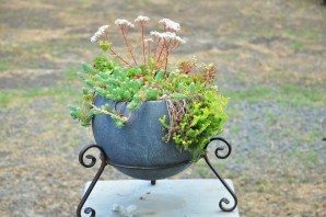 Вазоны для цветов на кладбище