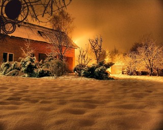 Двор ночью зимой