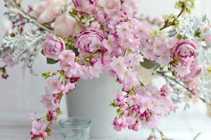 Нежные цветы в вазе