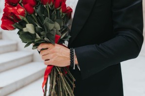 Мужчина с цветами картинки