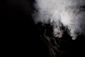 Темный фон с дымом