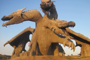 Памятник змею горынычу