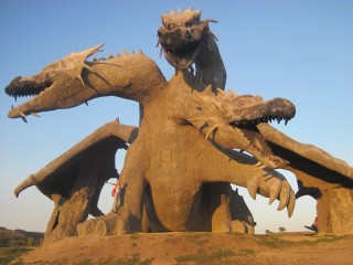 Памятник змею горынычу