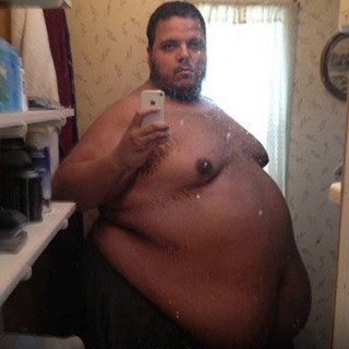 Пузатые мужики