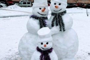 Снеговик из снега