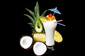 Напитки на черном фоне