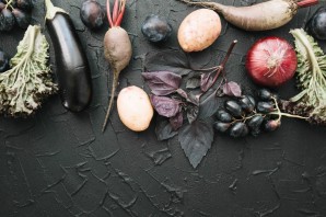 Овощи на черном фоне