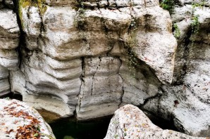 Каньон белые скалы