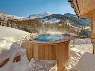 Джакузи на улице зимой