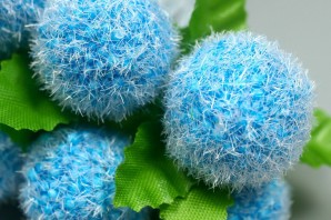 Пушистые шарики для поделок