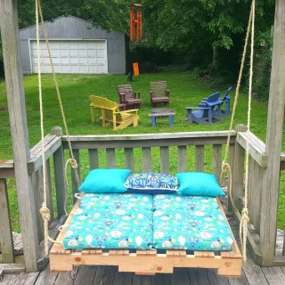 Поделки из поддонов для дачи своими руками