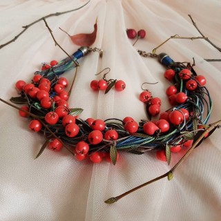 Поделка бусы из рябины
