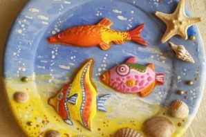 Поделка из ракушек и пластилина