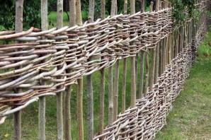Забор из веток поделка