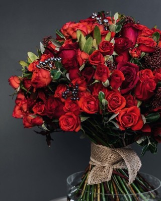 Красивый букет роз для женщины