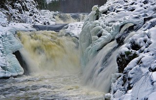 Водопад белые мосты зимой