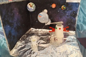 Поделка в сад космос