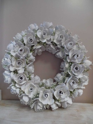 Поделка из яичных лотков