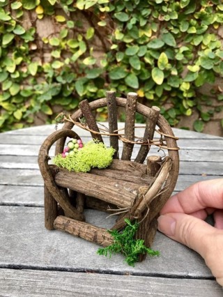 Домик из веток поделка