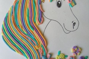 Поделка из пластилина на картоне
