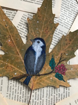 Птичка из листьев поделка