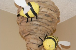 Поделка улей с пчелами