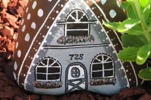 Домик из камней поделка