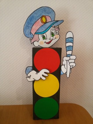 Детская поделка светофор