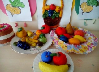 Поделка из пластилина корзина с фруктами