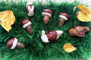 Дерево из каштанов поделка