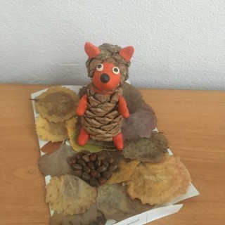 Поделка белка из природного материала