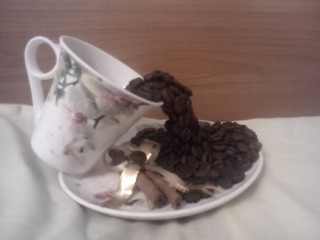 Поделка из чашки и блюдца