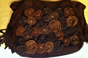 Из кусочков кожи поделки