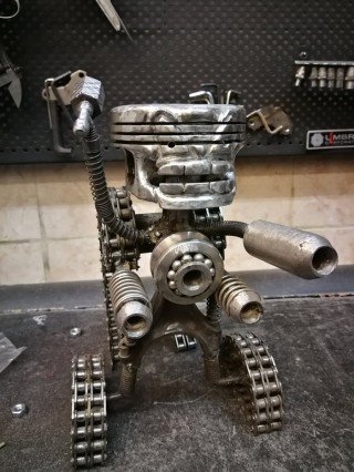 Поделки из автозапчастей