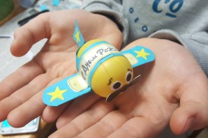 Из капсул от киндер сюрприза поделки