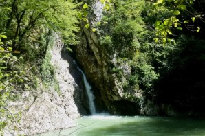 Агурское ущелье и водопады