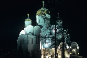 Дивеевский монастырь ночью