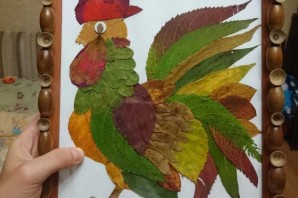 Петушок из листьев поделка
