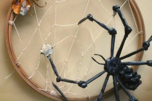 Поделка паучок на паутине