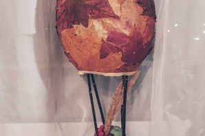 Воздушный шар из листьев папье маше